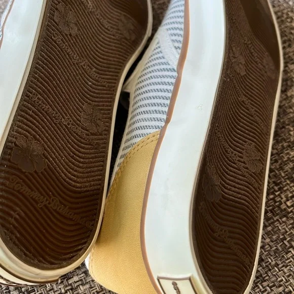 TOMMY BAHAMA ‘Sailor’ Canvas Slip-on Shoes, White/Blue Stripes, Size 7.5 - Picture 5 of 5